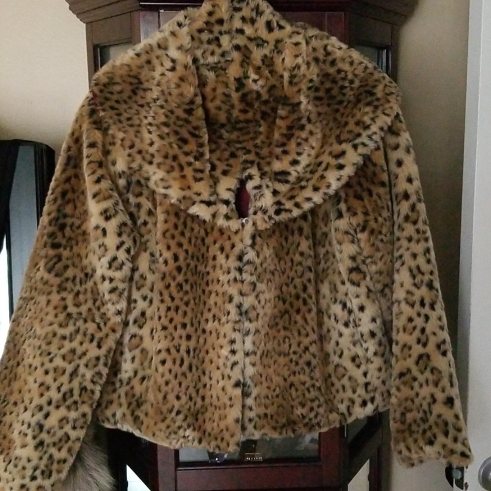Faux fur leopard print shawl collar jacket